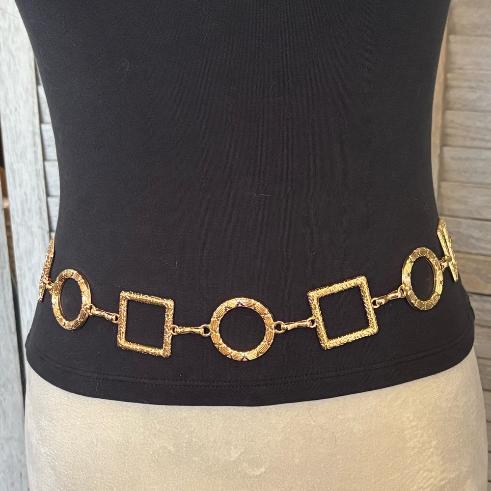 Chic Goldtone Adjustable ChainBelt Textured Square & Circle Links, Lobster Clasp